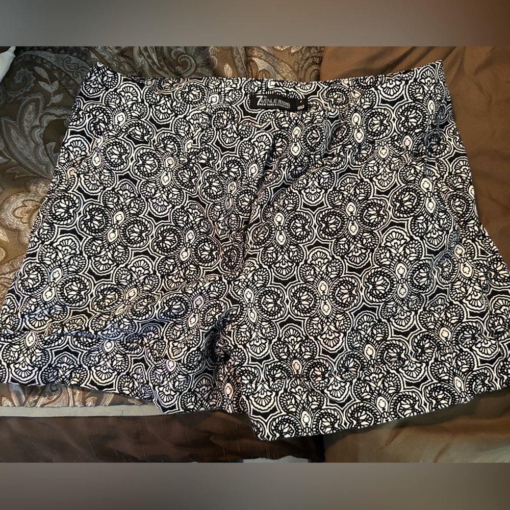 Women’s black and white paisley shorts size 8